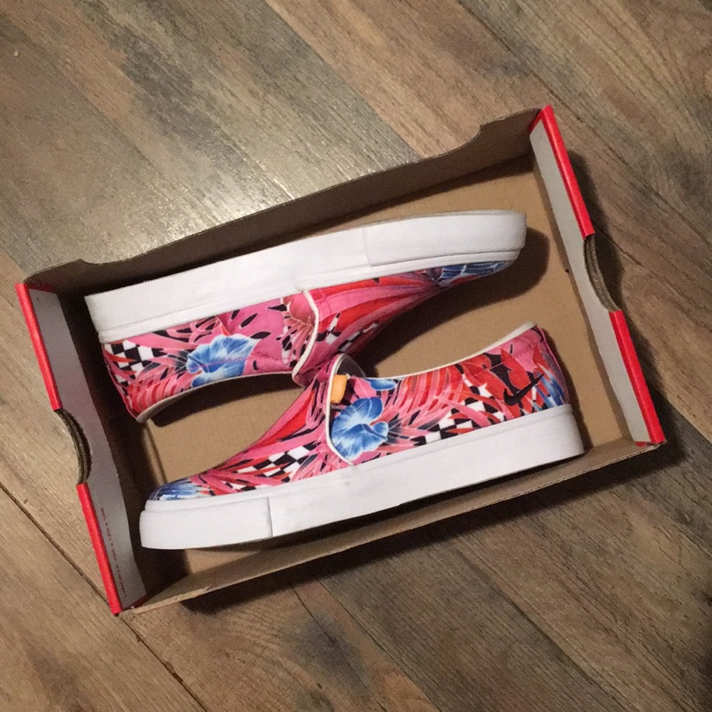 Wmns Nike